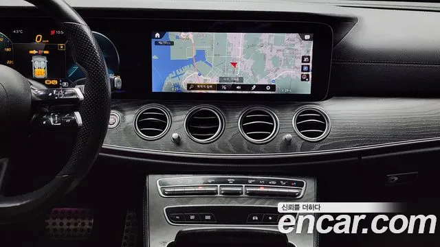 Mercedes-Benz E-Class 2021 — фото 15