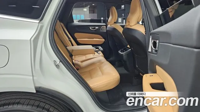 Volvo XC60 2025 — фото 12
