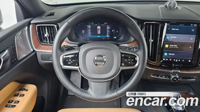 Volvo XC60 2025 — фото 13