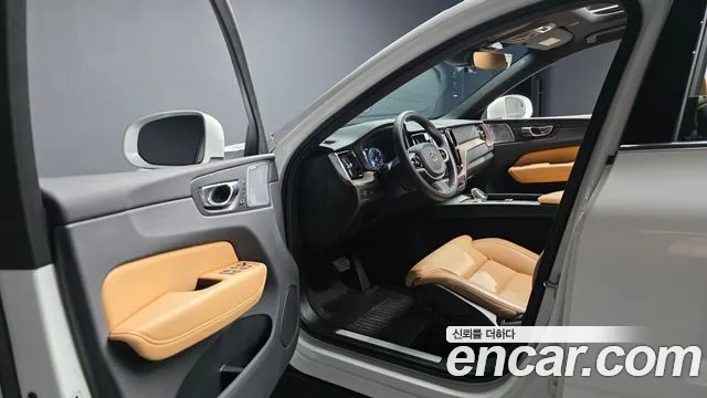 Volvo XC60 2021 — фото 10