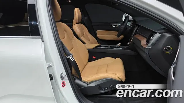 Volvo XC60 2021 — фото 11