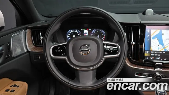 Volvo XC60 2021 — фото 13