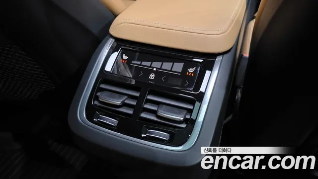 Volvo XC60 2021 — фото 19