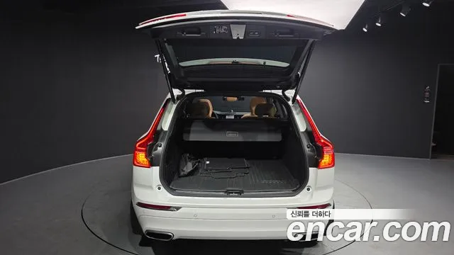 Volvo XC60 2021 — фото 20
