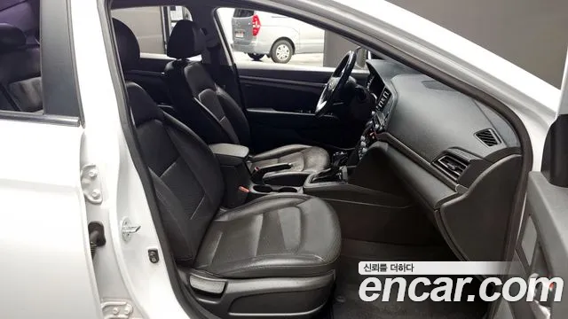 Hyundai AVANTE 2019 — фото 10