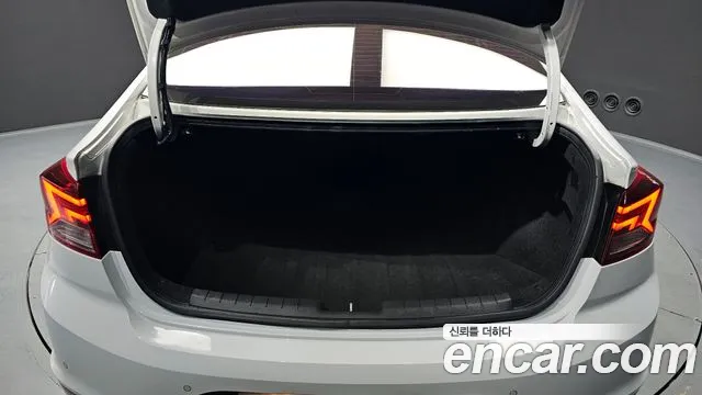 Hyundai AVANTE 2019 — фото 20