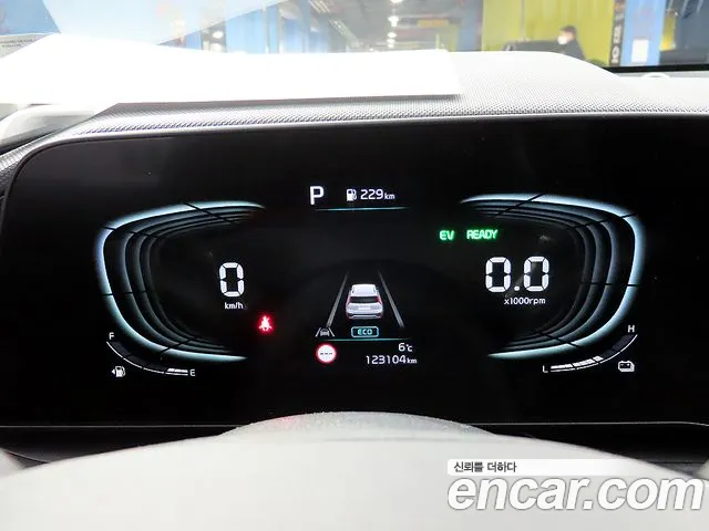 Kia Niro 2023 — фото 8