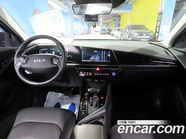 Kia Niro 2023 — фото 11