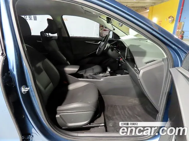 Kia Niro 2023 — фото 13