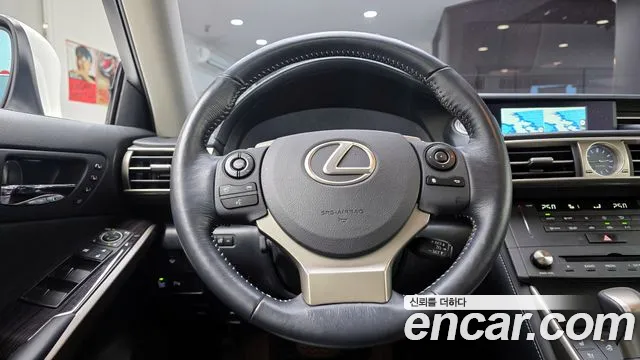 Lexus IS 2015 — фото 13