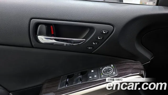 Lexus IS 2015 — фото 18