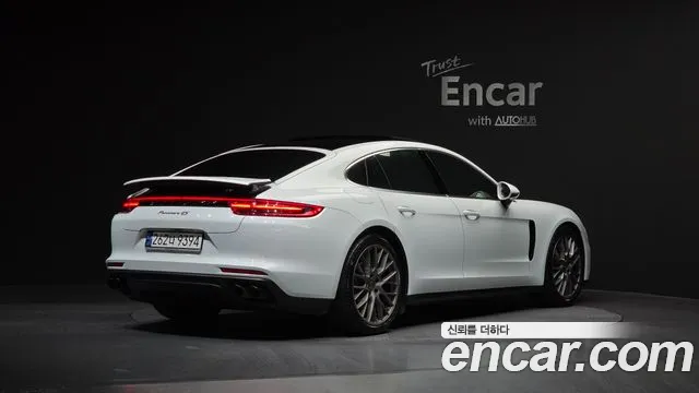 Porsche Panamera 2018 — фото 2