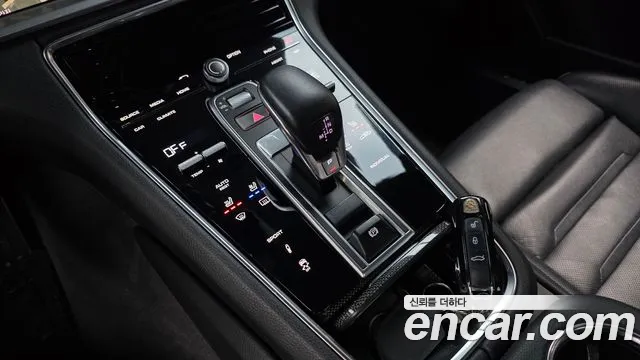 Porsche Panamera 2018 — фото 9