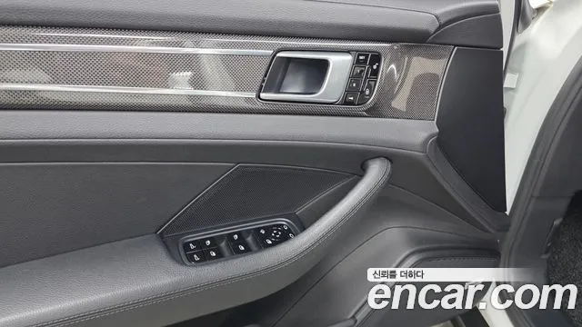 Porsche Panamera 2018 — фото 17