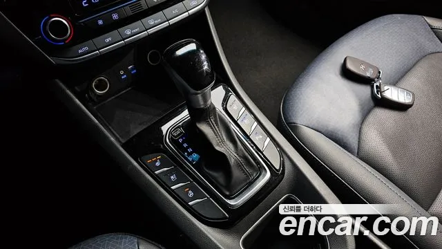 Hyundai Ioniq 2019 — фото 9