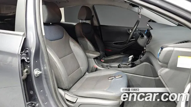 Hyundai Ioniq 2019 — фото 10