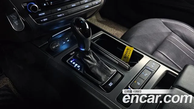 Hyundai Genesis 2015 — фото 9