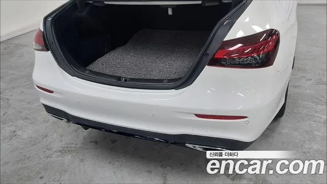 Mercedes-Benz E-Class 2023 — фото 11