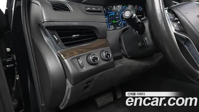 Cadillac Escalade 2016 — фото 12