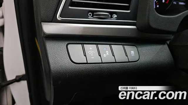Hyundai AVANTE 2017 — фото 15