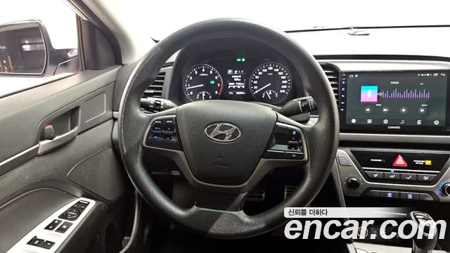 Hyundai AVANTE 2017 — фото 16