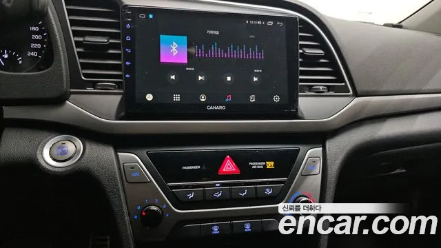 Hyundai AVANTE 2017 — фото 18