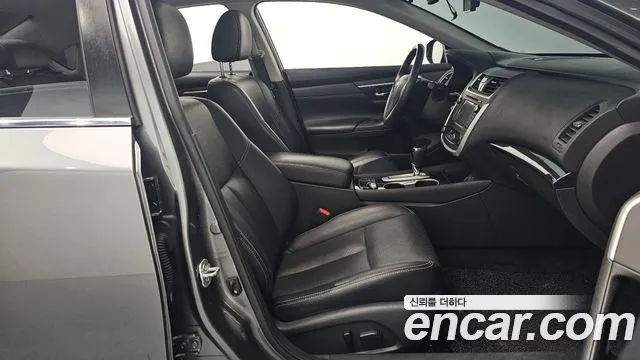 Nissan Altima 2017 — фото 10