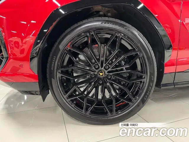 Lamborghini Urus 2025 — фото 17