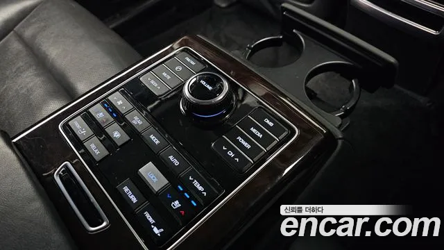Hyundai Equus 2015 — фото 15