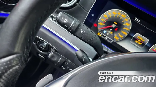 Mercedes-Benz E-Class 2017 — фото 17