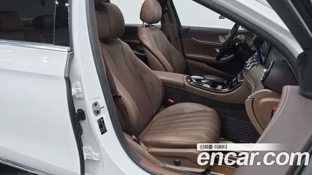Mercedes-Benz E-Class 2019 — фото 10