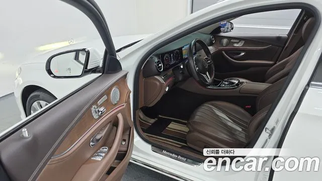 Mercedes-Benz E-Class 2019 — фото 11