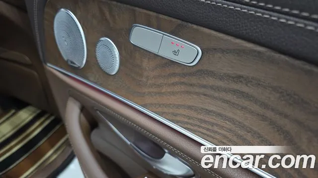 Mercedes-Benz E-Class 2019 — фото 19