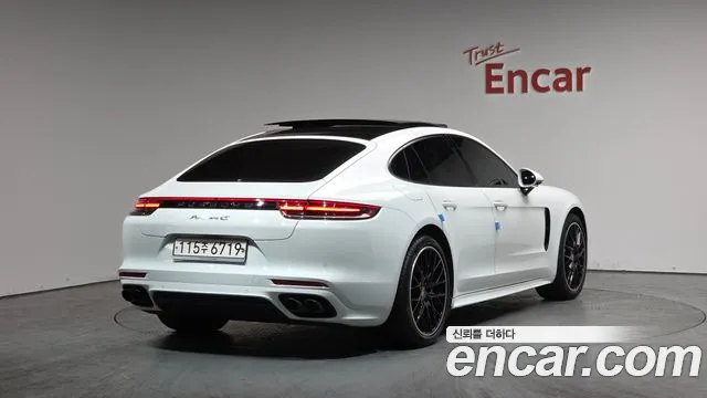 Porsche Panamera 2018 — фото 1