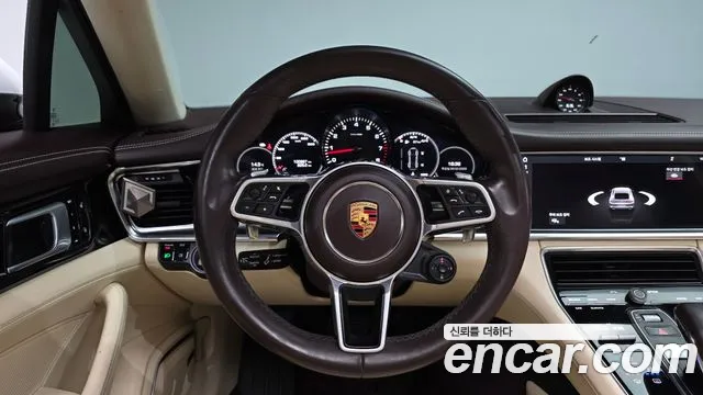 Porsche Panamera 2018 — фото 13