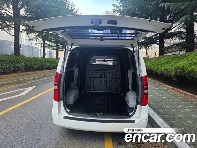 Hyundai Starex 2017 — фото 12