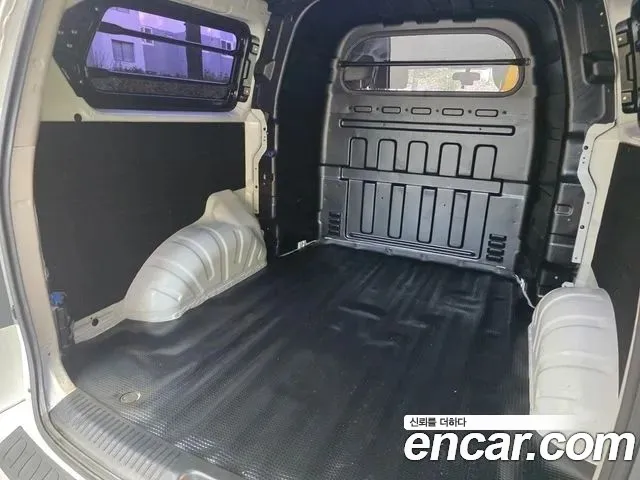 Hyundai Starex 2017 — фото 13