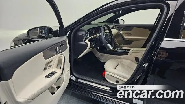 Mercedes-Benz A-Class 2025 — фото 10