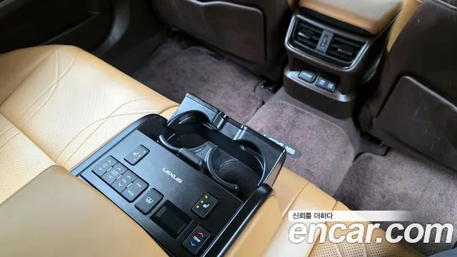Lexus ES 2019 — фото 18