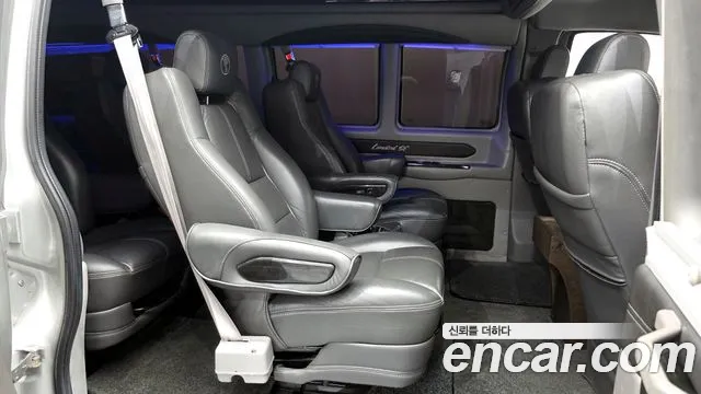 Chevrolet Express Van 2017 — фото 12
