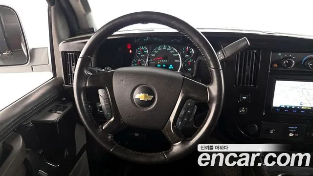 Chevrolet Express Van 2017 — фото 13