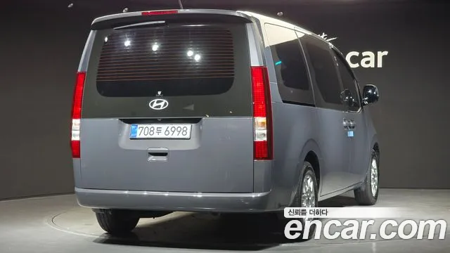 Hyundai Staria 2025 — фото 2