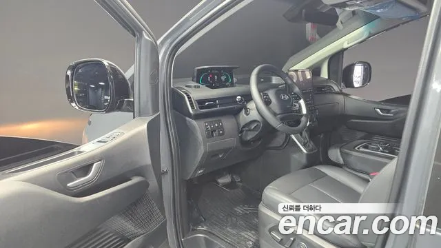 Hyundai Staria 2025 — фото 10