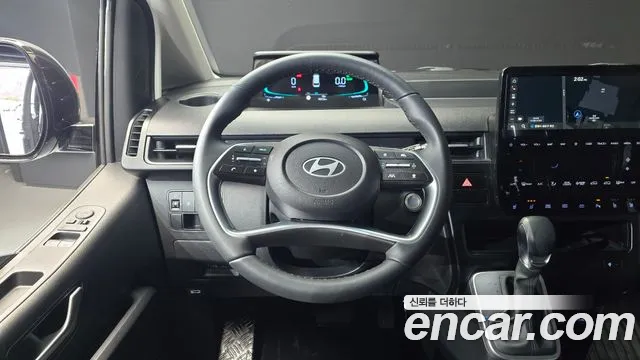 Hyundai Staria 2025 — фото 14