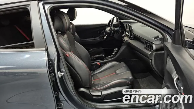 Hyundai Veloster 2018 — фото 11