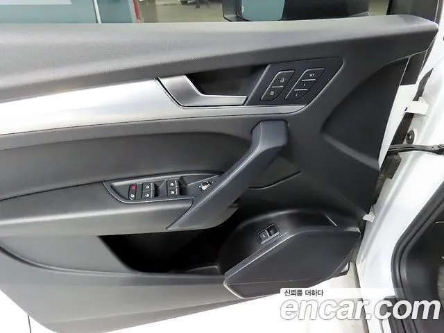 Audi Q5 2023 — фото 17