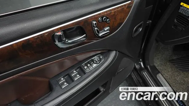 Hyundai Equus 2010 — фото 17