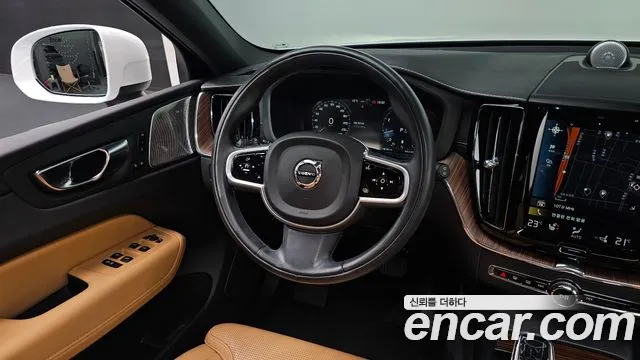 Volvo XC60 2021 — фото 13