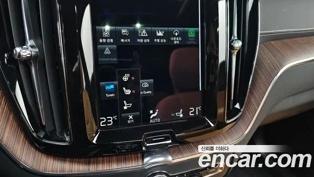 Volvo XC60 2021 — фото 15