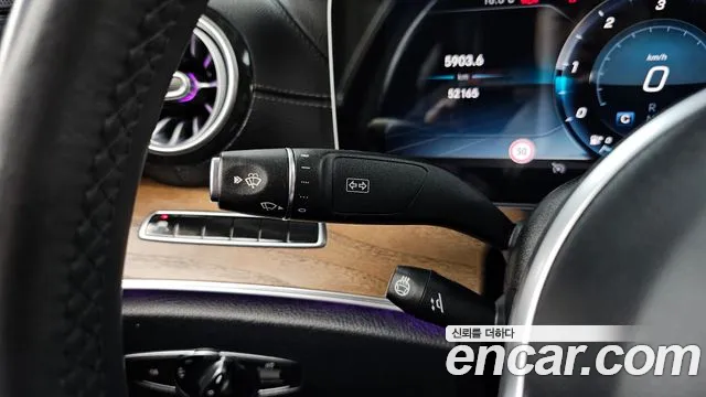 Mercedes-Benz E-Class 2019 — фото 18